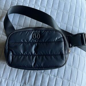 BNWOT Lulu belt bag